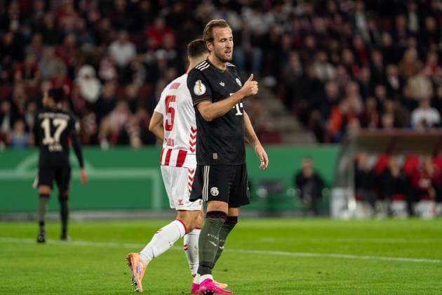 GER, DFB-Pokal 2. Runde, 1. FC Köln vs FC Bayern München Muenchen 29.10.2025, RheinEnergieSTADION, Köln, GER, DFB-Pokal 2. Runde, 1. FC Köln vs FC Bayern München Muenchen im Bild: Harry Kane (FC Bayern München Muenchen, 9) zeigt Daumen hoch