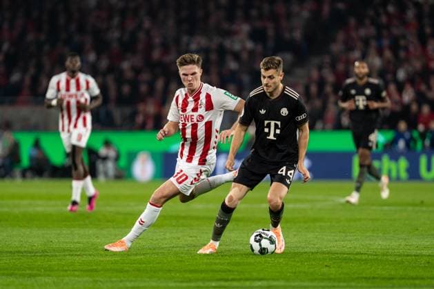 GER, DFB-Pokal 2. Runde, 1. FC Köln vs FC Bayern München Muenchen 29.10.2025, RheinEnergieSTADION, Köln, GER, DFB-Pokal 2. Runde, 1. FC Köln vs FC Bayern München Muenchen im Bild: Zweikampf zwischen Josip StaniÅ¡iÄ‡ Stanisic (FC Bayern München Muenchen, 44) und Marius Bülter Buelter (1. FC Köln Koeln, 30)
