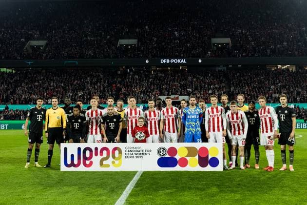 COLOGNE, GERMANY - OCTOBER 29: Both teams stand together for a group photo to support the bid for the Women’s Euro 2029 before the DFB Pokal match between 1. FC Koeln vs. FC Bayern Muenchen at RheinEnergiestadion on matchday 2 of DFB Pokal on October 28, 2025 in Cologne, Germany. DFB REGULATIONS PROHIBIT ANY USE OF PHOTOGRAPHS AS IMAGE SEQUENCES AND OR QUASI-VIDEO. North Rhine Westphalia Germany Copyright: xBEAUTIFULxSPORTS Wunderlx
