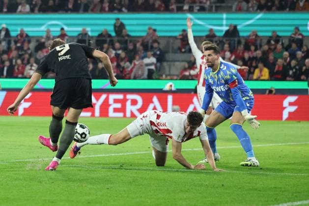 GER, DFB Pokal, 2.Runde, 1. FC Koeln vs. FC Bayern Muenchen 29.10.2025, Rheinenergiestadion, , Koeln, GER, DFB Pokal, 2.Runde, 1. FC Koeln vs. FC Bayern Muenchen, im Bild: 2:1 fuer Bayern durch Harry Kane (Bayern Muenchen 9),