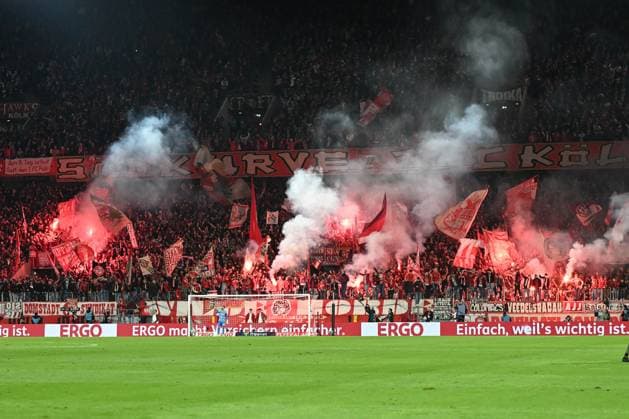 Fans 1. FC Köln Fans mit Pyrotechnik waehrend des Spiels der 2. Runde im DFB-Pokal zwischen 1. FC Köln und FC Bayern München im Rhein-Energie-Stadion am 29. October 2025 in Köln, Deutschland. (Foto von Ralf Treese DeFodi Images) +++ Fans 1. FC Köln supporters use pyrotechnics during the DFB-Cup - Second Round match between 1. FC Koeln and FC Bayern München at Rhein-Energie-Stadion on October 29, 2025 in Koeln, Germany. (Photo by Ralf Treese DeFodi Images) DFB DFL REGULATIONS PROHIBIT ANY USE OF PHOTOGRAPHS AS IMAGE SEQUENCES AND OR QUASI-VIDEO. (Photo by Ralf Treese DeFodi Images) Fans 1 FC Köln supporters use pyrotechnics during the DFB Cup Second Round match between 1 FC Köln and FC Bayern München at Rhein Energie Stadion on October 29, 2025 in Koeln, Germany Photo by Ralf Treese DeFodi Images Fans 1 FC Köln supporters use pyrotechnics during the DFB Cup Second Round match between 1 FC Koeln and FC Bayern München at Rhein Energie Stadion on October 29, 2025 in Koeln, Germany Photo by Ralf Treese DeFodi Images DFB DFL REGULATIONS PROHIBIT ANY USE OF PHOTOGRAPHS AS IMAGE SEQUENCES AND OR QUASI VIDEO Photo by Ralf Treese DeFodi Images