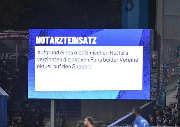 29.10.2025, xblx, Fussball DFB Pokal 2.Runde, SV Darmstadt 98 - FC Schalke 04 v.l. notarzteinsatz, notarzt (DFL DFB REGULATIONS PROHIBIT ANY USE OF PHOTOGRAPHS as IMAGE SEQUENCES and or QUASI-VIDEO) Darmstadt