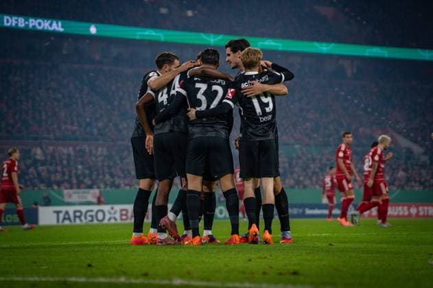 Deutschland: Fussball DFB Pokal 2025 26, 2. Runde - Fortuna Düsseldorf vs SC Freiburg - Merkur Spiel-Arena (Düsseldorf): Tor und Torjubel zum 1:0 durch Igor Matanovic (SC Freiburg, 31) Freude, Emotionen, Jubel Copyright: xCELINAxLEIERSx