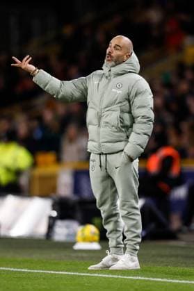 Wolverhampton Wanderers v Chelsea Carabao Cup Chelsea manager Enzo Maresca gestures to his team during the Carabao Cup Fourth Round match at Molineux, Wolverhampton UK Newspapers OUT Copyright: xMaxxTomlinsonx FIL-22420-0027