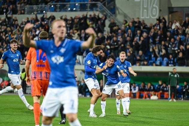 29.10.2025, Fussball, DFB-Pokal, 2. Runde, Saison 2025 2026, FC Schalke 04 - SV Darmstadt 98, Hiroki Akiyama (SV Darmstadt) freut sich über das Tor zum 1:0 mit der Mannschaft, xRHR-FOTO YYx Copyright: KROEGER RHR-FOTOx RHR-FOTO YY