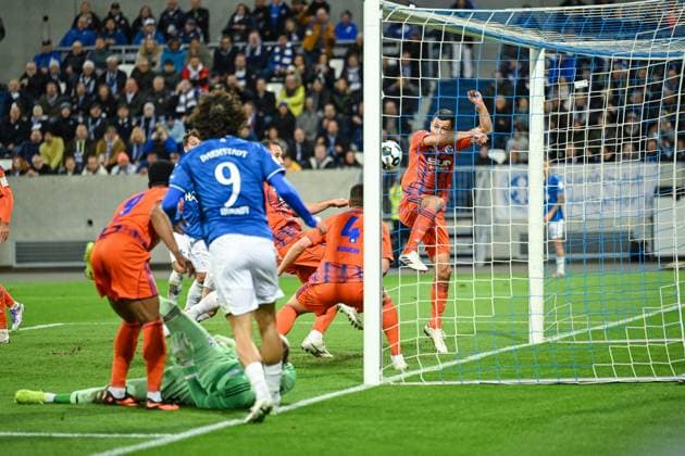 29.10.2025, Fussball, DFB-Pokal, 2. Runde, Saison 2025 2026, FC Schalke 04 - SV Darmstadt 98, Ron Schallenberg (FC Schalke 04) klärt auf der Linie, xRHR-FOTO YYx Copyright: KROEGER RHR-FOTOx RHR-FOTO YY