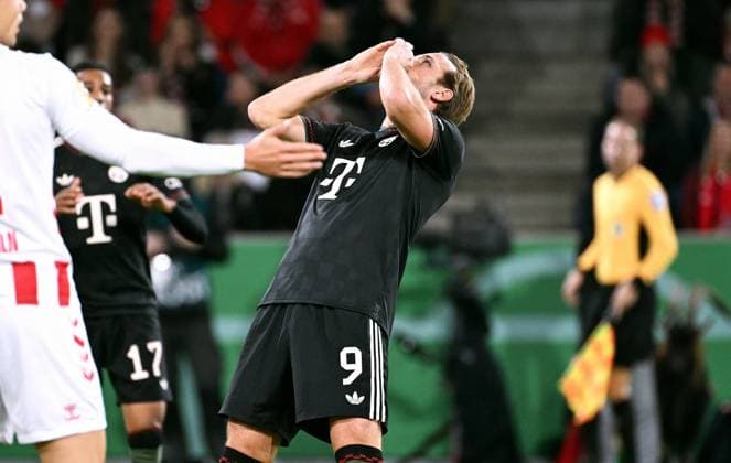 Fussball, DFB Pokal, Deutschland, Herren, Saison 2025 2026, 2. Runde, Rhein Energie Stadion Köln, 1. FC Köln - FC Bayern München; Harry Kane (FCB). Aktion