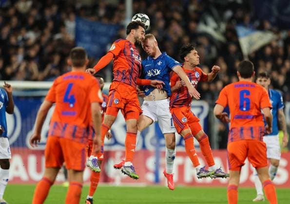 29.10.2025, xdcx, Fussball DFB-Pokal 2. Runde, SV Darmstadt 98 - FC Schalke 04, emonline, emspor, despor, v.l., Kenan Karaman (FC Schalke 04), Kai Klefisch (SV Darmstadt 98), Soufiane El-Faouzi (FC Schalke 04) DFL DFB REGULATIONS PROHIBIT ANY USE OF PHOTOGRAPHS AS IMAGE SEQUENCES AND OR QUASI-VIDEO. Copyright: HMBxMedia Claus