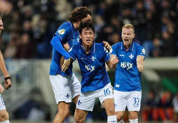 29.10.2025, xdcx, Fussball DFB-Pokal 2. Runde, SV Darmstadt 98 - FC Schalke 04, emonline, emspor, despor, v.l., Torjubel zum 1:0 durch Hiroki Akiyama (SV Darmstadt 98), Goal celebration, celebrate the goal DFL DFB REGULATIONS PROHIBIT ANY USE OF PHOTOGRAPHS AS IMAGE SEQUENCES AND OR QUASI-VIDEO. Copyright: HMBxMedia Claus