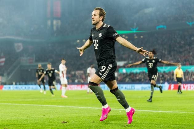 DFB Pokal: 1. FC Koeln vs. FC Bayern Muenchen, 29.10.2025 COLOGNE, GERMANY - OCTOBER 29: Harry Kane (FC Bayern Muenchen, 9) celebrates scoring the 1:2 goal during the DFB Pokal match between 1. FC Koeln vs. FC Bayern Muenchen at RheinEnergiestadion on matchday 2 of DFB Pokal on October 28, 2025 in Cologne, Germany. DFB REGULATIONS PROHIBIT ANY USE OF PHOTOGRAPHS AS IMAGE SEQUENCES AND OR QUASI-VIDEO. Copyright: xBEAUTIFULxSPORTS Wunderlx