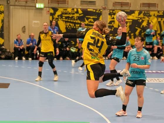 Guro Berland Husebo (Borussia Dortmund, 24) mit Sprungwurf aufs Tor. Im HIntergrund Natsuki Aizawa (Thueringer HC, 23) Borussia Dortmund vs. Thueringer HC, Handball, 1. Bundesliga Frauen, 7. Spieltag, Saison 2025 2026, 29.10.2025 Borussia Dortmund vs. Thueringer HC, Handball, 1. Bundesliga Frauen, 7. Spieltag, Saison 2025 2026, 29.10.2025 Dortmund Copyright: xEibner-Pressefoto DamianxKruczynx EP_DKI