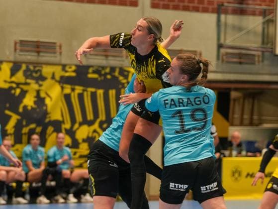Dana Bleckmann (Borussia Dortmund, 66) beim Angriff auf das Tor gegen Luca Farago (Thueringer HC, 19) Borussia Dortmund vs. Thueringer HC, Handball, 1. Bundesliga Frauen, 7. Spieltag, Saison 2025 2026, 29.10.2025 Borussia Dortmund vs. Thueringer HC, Handball, 1. Bundesliga Frauen, 7. Spieltag, Saison 2025 2026, 29.10.2025 Dortmund Copyright: xEibner-Pressefoto DamianxKruczynx EP_DKI