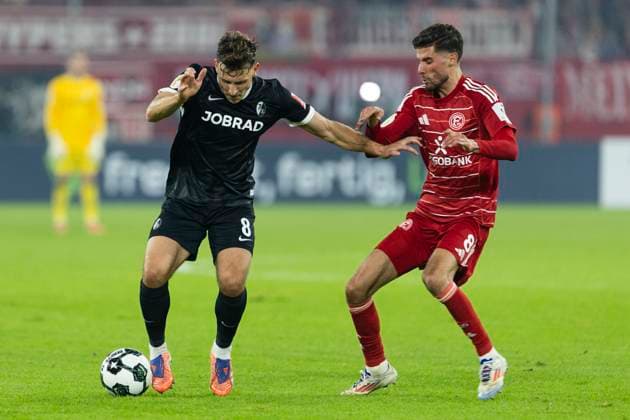 DUESSELDORF, GERMANY - OCTOBER 29: Maximilian Eggestein (SC Freiburg, 8), Anouar El Azzouzi (Fortuna Duesseldorf, 8) during the DFB Pokal match between Fortuna Duesseldorf and SC Freiburg in the second round of DFB Pokal at Merkur-Spiel-Arena on October 29, 2025 in Duesseldorf, Germany. DFL regulations prohibit any use of photographs as image sequences and or quasi-video NRW Deutschland Copyright: xBEAUTIFULxSPORTS Meuselx