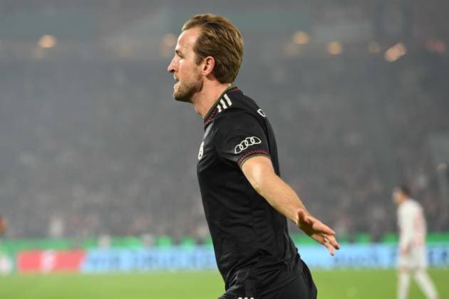 Harry KANE (M) jubelt nach seinem Tor 1-2, Jubel, jubeln, Freude, cheers, Fussball, DFB Pokal, 2.Hauptrunde, 1. FC Koeln - FC Bayern Muenchen am 29.10.2025 im Rhein-Energie-Stadion Koeln Deutschland. DFL regulations prohibit any use of photographs as image sequences and or quasi-video Â