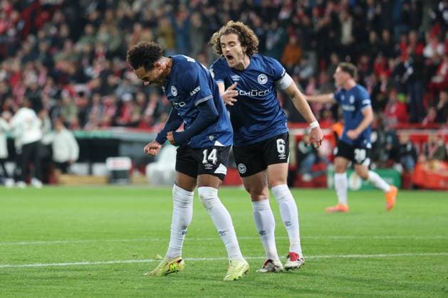 Union Berlin vs Arminia Bielefeld, 29.10.2025 BERLIN, GERMANY - OCTOBER 29: goal, celebration, cheering. Monju Momuluh (Arminia Bielefeld, 14) celebrates scoring the 1:1 goal with his teammate Sam Schreck (Arminia Bielefeld, 8), during the DFB Cup DFB Pokal match (round 2) between Union Berlin vs Arminia Bielefeld at Stadion an der alten Försterei on October 29, 2025 in Berlin, Germany. DFL REGULATIONS PROHIBIT ANY USE OF PHOTOGRAPHS AS IMAGE SEQUENCES AND OR QUASI-VIDEO. Copyright: xBEAUTIFULxSPORTS Frankex