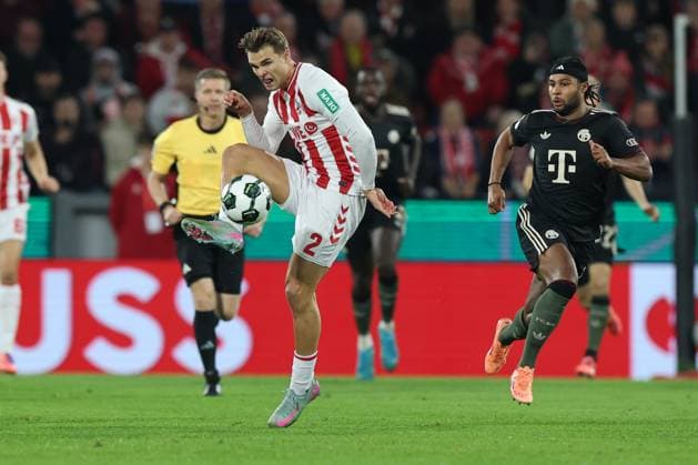 GER, DFB Pokal, 2.Runde, 1. FC Koeln vs. FC Bayern Muenchen 29.10.2025, Rheinenergiestadion, , Koeln, GER, DFB Pokal, 2.Runde, 1. FC Koeln vs. FC Bayern Muenchen, im Bild: Joël Schmied (FC Koeln 2), springt zum Ball