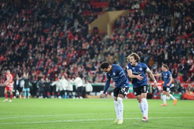 Union Berlin vs Arminia Bielefeld, 29.10.2025 BERLIN, GERMANY - OCTOBER 29: goal, celebration, cheering. Monju Momuluh (Arminia Bielefeld, 14) celebrates scoring the 1:1 goal with his teammate Sam Schreck (Arminia Bielefeld, 8), during the DFB Cup DFB Pokal match (round 2) between Union Berlin vs Arminia Bielefeld at Stadion an der alten Försterei on October 29, 2025 in Berlin, Germany. DFL REGULATIONS PROHIBIT ANY USE OF PHOTOGRAPHS AS IMAGE SEQUENCES AND OR QUASI-VIDEO. Copyright: xBEAUTIFULxSPORTS Frankex