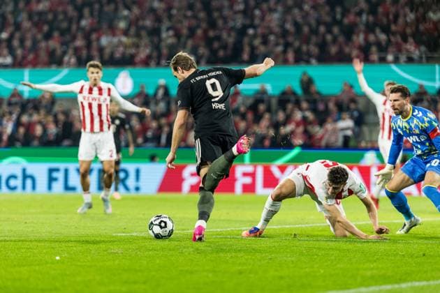 COLOGNE, GERMANY - OCTOBER 29: Harry Kane (FC Bayern Muenchen, 9) scores the 1:2 goal during the DFB Pokal match between 1. FC Koeln vs. FC Bayern Muenchen at RheinEnergiestadion on matchday 2 of DFB Pokal on October 28, 2025 in Cologne, Germany. DFB REGULATIONS PROHIBIT ANY USE OF PHOTOGRAPHS AS IMAGE SEQUENCES AND OR QUASI-VIDEO. North Rhine Westphalia Germany Copyright: xBEAUTIFULxSPORTS Wunderlx