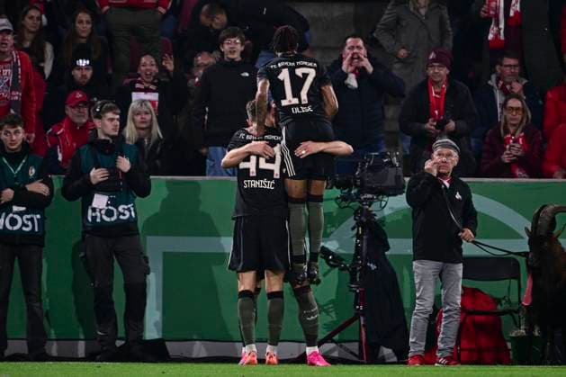 Torjubel zum 1:2 durch Harry Kane 9 (FC Bayern Muenchen), 1.FC Koeln vs. FC Bayern Muenchen, DFB-Pokal, 2. Runde, 29.10.2025 DFB regulations prohibit any use of photographs as image sequences and or quasi-video Koeln Nordrhein-Westfalen Deutschland