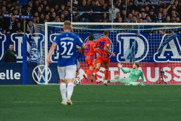 29.10.2025, xhettx, Fussball DFB Pokal 2.Runde, SV Darmstadt 98 - FC Schalke 04 v.l. das 3:0 durch Fraser Hornby (SV Darmstadt 98, 9) (DFL DFB REGULATIONS PROHIBIT ANY USE OF PHOTOGRAPHS as IMAGE SEQUENCES and or QUASI-VIDEO) Darmstadt