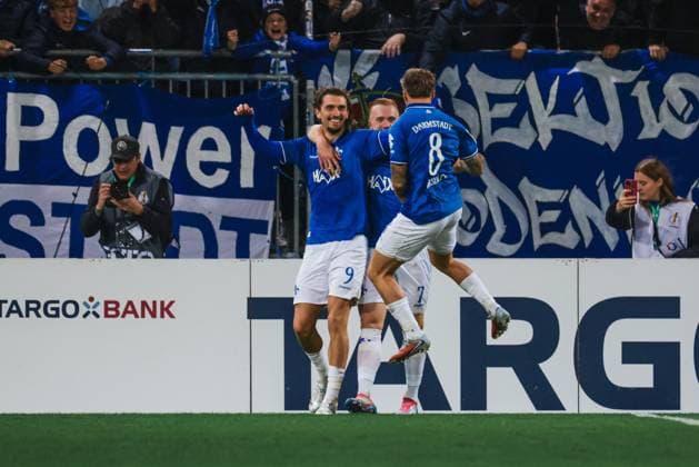 29.10.2025, xhettx, Fussball DFB Pokal 2.Runde, SV Darmstadt 98 - FC Schalke 04 v.l. jubel über das 3:0 durch Fraser Hornby (SV Darmstadt 98, 9) (DFL DFB REGULATIONS PROHIBIT ANY USE OF PHOTOGRAPHS as IMAGE SEQUENCES and or QUASI-VIDEO) Darmstadt