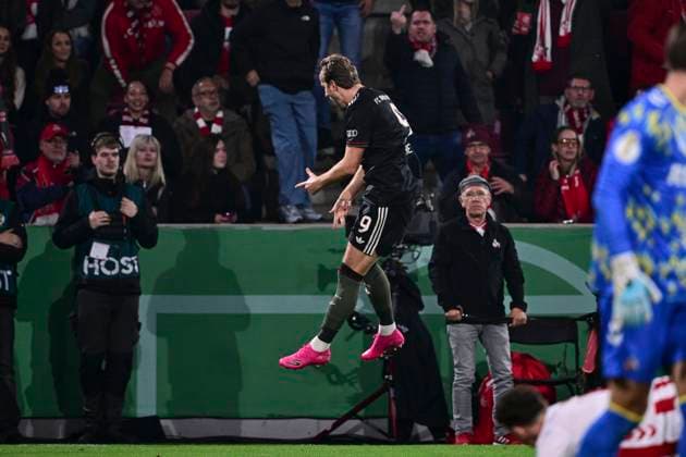 Torjubel zum 1:2 durch Harry Kane 9 (FC Bayern Muenchen), 1.FC Koeln vs. FC Bayern Muenchen, DFB-Pokal, 2. Runde, 29.10.2025 DFB regulations prohibit any use of photographs as image sequences and or quasi-video Koeln Nordrhein-Westfalen Deutschland