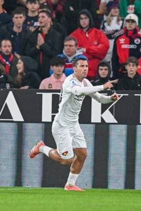 Cremonese s Federico Bonazzoli celebrates after scoring a goal for his team during the Serie A soccer match between Genoa and Cremonese at the Luigi Ferraris Stadium in Genoa, Italy - Wednesday 29, October 19, 2025. - Soccer .  Copyright: xTanoxPecoraro LaPressex