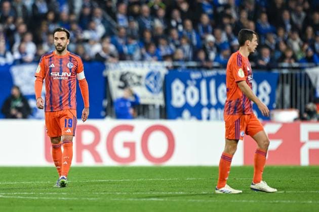 29.10.2025, Fussball, DFB-Pokal, 2. Runde, Saison 2025 2026, FC Schalke 04 - SV Darmstadt 98, Kenan Karaman (FC Schalke 04), Ron Schallenberg (FC Schalke 04) xRHR-FOTO YYx Copyright: KROEGER RHR-FOTOx RHR-FOTO YY