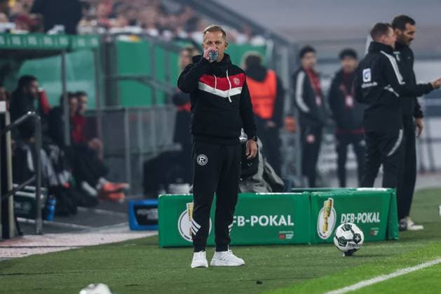 Fussball, DFB-Pokal Saison 2025 2026 2. Runde Fortuna Düsseldorf - SC Freiburg 29.10.2025, MERKUR SPIEL-ARENA Markus Anfang (Trainer, Fortuna Düsseldorf) Düsseldorf MERKUR SPIEL-ARENA Nordrhein-Westfalen Deutschland