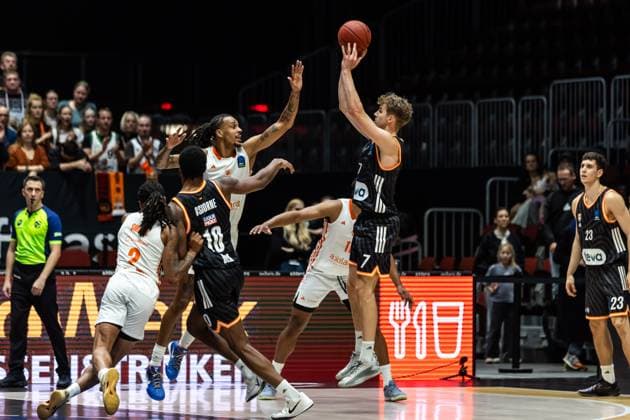 GER, BKT EuroCup, Saison 2025 2026, Niners Chemnitz - Ratiopharm Ulm. 29.10.2025, Messe, Chemnitz, GER, BKT EuroCup, Saison 2025 2026, Niners Chemnitz - Ratiopharm Ulm. Tobias Jensen (Ratiopharm Ulm, 7) Foto Alexander Trienitz Chemnitz Messe Sachsen Deutschland