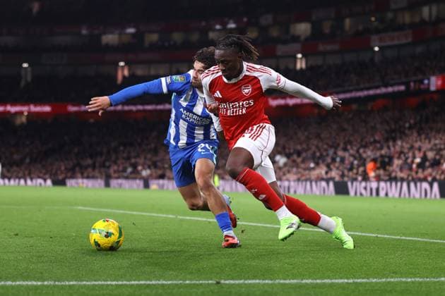 Arsenal v Brighton & Hove Albion 29 October 2025, London - Carabao Cup - Fourth Round - Arsenal v Brighton & Hove Albion - Ferdi Kadioglu of Brighton & Hove Albion and Eberechi Eze of Arsenal - Photo: Jacques Feeney Offside. London UK Copyright: xJacquesxFeeneyx xOffsidexOffside