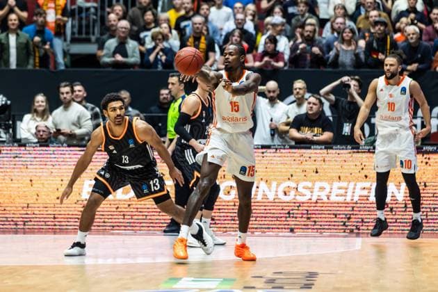 GER, BKT EuroCup, Saison 2025 2026, Niners Chemnitz - Ratiopharm Ulm. 29.10.2025, Messe, Chemnitz, GER, BKT EuroCup, Saison 2025 2026, Niners Chemnitz - Ratiopharm Ulm. Ty Brewer (Niners Chemnitz, 15) Foto Alexander Trienitz Chemnitz Messe Sachsen Deutschland