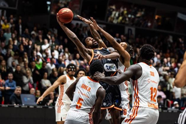 GER, BKT EuroCup, Saison 2025 2026, Niners Chemnitz - Ratiopharm Ulm. 29.10.2025, Messe, Chemnitz, GER, BKT EuroCup, Saison 2025 2026, Niners Chemnitz - Ratiopharm Ulm. Malik Osborne (Ratiopharm Ulm, 10) Foto Alexander Trienitz Chemnitz Messe Sachsen Deutschland