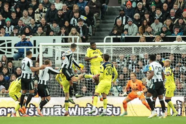 Carabao Cup Last 16 Newcastle United v Tottenham Hotspur Fabian Schar of Newcastle Untied scores to make it 1-0 during the Carabao Cup Last 16 Newcastle United vs Tottenham Hotspur at St. James s Park, Newcastle, United Kingdom, 29th October 2025 (Photo by Mark Cosgrove News Images) Newcastle St. James s Park Tyne and Wear United Kingdom Copyright: xMarkxCosgrove NewsxImagesx