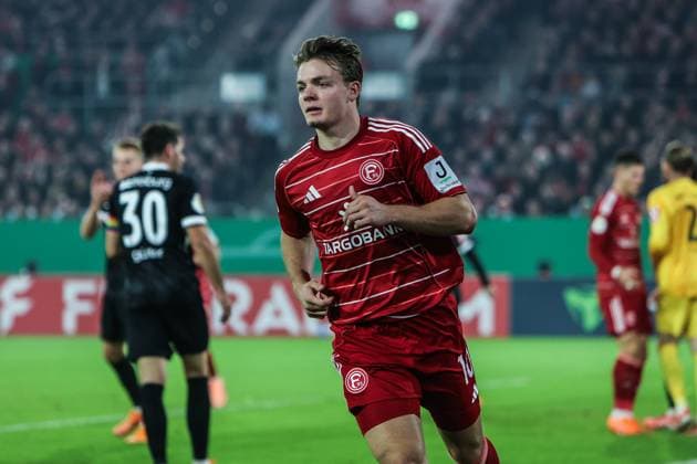 Fussball, DFB-Pokal Saison 2025 2026 2. Runde Fortuna Düsseldorf - SC Freiburg 29.10.2025, MERKUR SPIEL-ARENA Christian Rasmussen (Fortuna Düsseldorf, 10) Düsseldorf MERKUR SPIEL-ARENA Nordrhein-Westfalen Deutschland