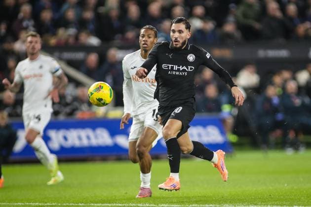 Carabao Cup Last 16 Swansea City v Manchester City Rayan Cherki of Manchester City dribbles with the ball during the Carabao Cup Last 16 Swansea City vs Manchester City at Swansea.com Stadium, Swansea, United Kingdom, 29th October 2025 (Photo by Andrew Lewis News Images) Swansea Swansea.com Stadium West Glamorgan United Kingdom Copyright: xAndrewxLewis NewsxImagesx