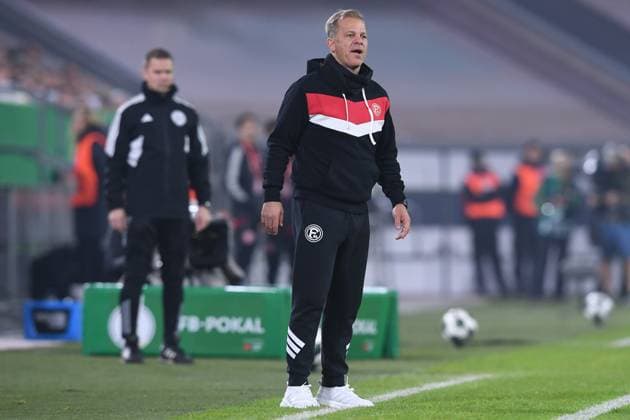 Fußball DFB-Pokal 2. Runde Fortuna Düsseldorf - SC Freiburg am 29.10.2025 in der Merkur Spiel-Arena in Düsseldorf Markus Anfang ( Trainer Cheftrainer Düsseldorf ) DFB regulations prohibit any use of photographs as image sequences and or quasi-video.