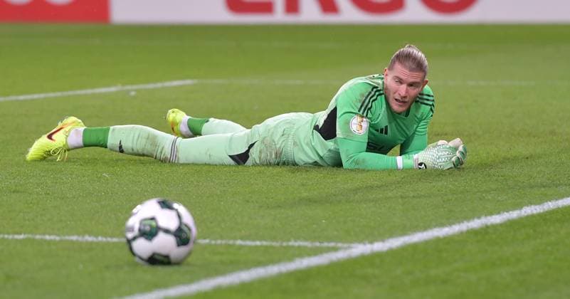 29.10.2025, xblx, Fussball DFB Pokal 2.Runde, SV Darmstadt 98 - FC Schalke 04 v.l. Loris Karius (FC Schalke 04), enttaeuscht, enttaeuscht schauend, dissapointed, Enttäuschung, Enttaeuschung (DFL DFB REGULATIONS PROHIBIT ANY USE OF PHOTOGRAPHS as IMAGE SEQUENCES and or QUASI-VIDEO) Darmstadt *** 29 10 2025, xblx, Fußball DFB Pokal 2 Runde, SV Darmstadt 98 FC Schalke 04 v l Loris Karius FC Schalke 04 , enttaeuscht, enttaeuscht Blickend, dissapointed, Enttäuschung, Enttaeuschung DFL DFB REGULATIONS PROHIBIT ANY USE OF PHOTOGRAPHS as IMAGE SEQUENCES and or QUASI VIDEO Darmstadt