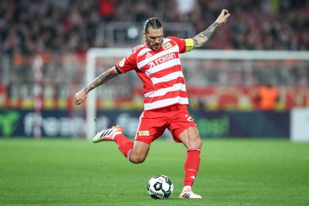 29.10.2025, xtgx, Fussball - DFB Pokal 2.Runde Union Berlin - Arminia Bielefeld emspor, v.l. Christopher Trimmel (Union Berlin, 28) Freisteller, Einzelbild, Ganzkoerper, single frame (DFL DFB REGULATIONS PROHIBIT ANY USE OF PHOTOGRAPHS as IMAGE SEQUENCES and or QUASI-VIDEO) Berlin