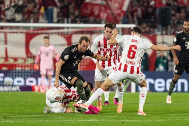 GER, DFB-Pokal 2. Runde, 1. FC Köln vs FC Bayern München Muenchen 29.10.2025, RheinEnergieSTADION, Köln, GER, DFB-Pokal 2. Runde, 1. FC Köln vs FC Bayern München Muenchen im Bild: Zweikampf zwischen Harry Kane (FC Bayern München Muenchen, 9) Eric Martel (1. FC Köln Koeln, 6) Kristoffer Lund (1. FC Köln Koeln, 32)