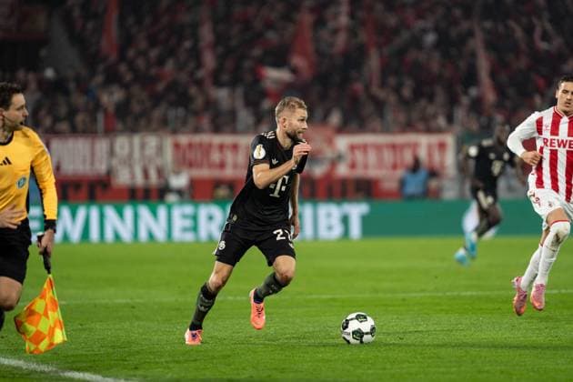 GER, DFB-Pokal 2. Runde, 1. FC Köln vs FC Bayern München Muenchen 29.10.2025, RheinEnergieSTADION, Köln, GER, DFB-Pokal 2. Runde, 1. FC Köln vs FC Bayern München Muenchen im Bild: Konrad Laimer (FC Bayern München Muenchen, 27) Einzelaktion; Ganzkörper Ganzkoerper ; Ball am Fuss;