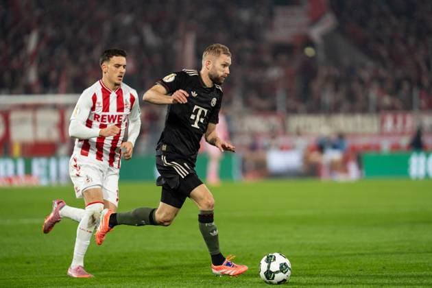 GER, DFB-Pokal 2. Runde, 1. FC Köln vs FC Bayern München Muenchen 29.10.2025, RheinEnergieSTADION, Köln, GER, DFB-Pokal 2. Runde, 1. FC Köln vs FC Bayern München Muenchen im Bild: Konrad Laimer (FC Bayern München Muenchen, 27) Einzelaktion; Ganzkörper Ganzkoerper ; Ball am Fuss;