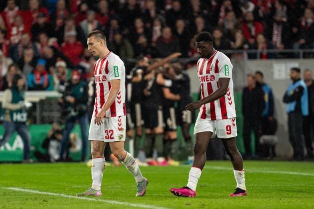 GER, DFB-Pokal 2. Runde, 1. FC Köln vs FC Bayern München Muenchen 29.10.2025, RheinEnergieSTADION, Köln, GER, DFB-Pokal 2. Runde, 1. FC Köln vs FC Bayern München Muenchen im Bild: Torjubel Jubel ueber das Tor zum 1:3 durch Harry Kane (FC Bayern München Muenchen, 9) Kristoffer Lund (1. FC Köln Koeln, 32) und Ragnar Ache (1. FC Köln Koeln, 9) Gestik, Mimik, Emotionen