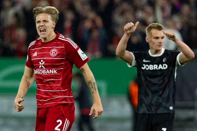 DFB Pokal, Fortuna Duesseldorf vs. SC Freiburg, 29.10.2025 DUESSELDORF, GERMANY - OCTOBER 29: Jesper Norman Daland (Fortuna Duesseldorf, 2) angry after the disallowed goal during the DFB Pokal match between Fortuna Duesseldorf and SC Freiburg in the second round of DFB Pokal at Merkur-Spiel-Arena on October 29, 2025 in Duesseldorf, Germany. DFL regulations prohibit any use of photographs as image sequences and or quasi-video Copyright: xBEAUTIFULxSPORTS Meuselx