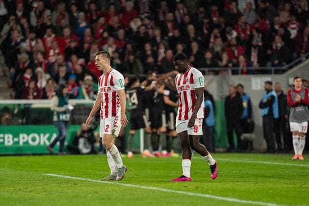 GER, DFB-Pokal 2. Runde, 1. FC Köln vs FC Bayern München Muenchen 29.10.2025, RheinEnergieSTADION, Köln, GER, DFB-Pokal 2. Runde, 1. FC Köln vs FC Bayern München Muenchen im Bild: Torjubel Jubel ueber das Tor zum 1:3 durch Harry Kane (FC Bayern München Muenchen, 9) Kristoffer Lund (1. FC Köln Koeln, 32) und Ragnar Ache (1. FC Köln Koeln, 9) Gestik, Mimik, Emotionen