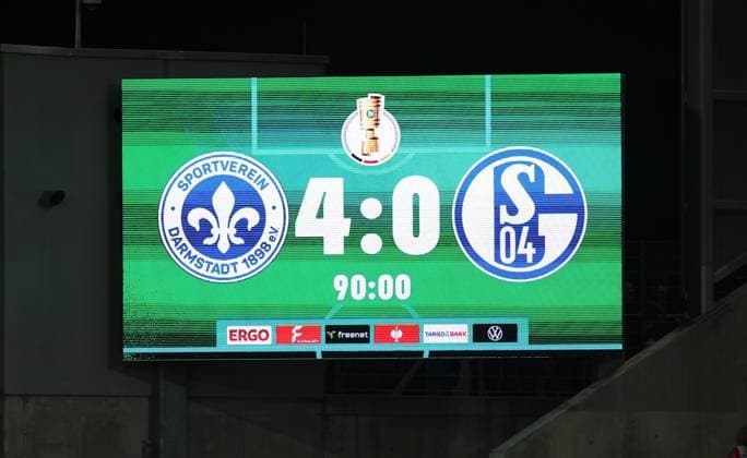 29.10.2025, xdcx, Fussball DFB-Pokal 2. Runde, SV Darmstadt 98 - FC Schalke 04, emonline, emspor, despor, v.l., 4:0 Endstand auf der Anzeigetafel DFL DFB REGULATIONS PROHIBIT ANY USE OF PHOTOGRAPHS AS IMAGE SEQUENCES AND OR QUASI-VIDEO. *** 29 10 2025, xdcx, Fußball DFB Pokal 2 Runde, SV Darmstadt 98 FC Schalke 04, emonline, emspor, despor, v l , 4 0 Endstand auf der Anzeigetafel DFL DFB REGULATIONS PROHIBIT ANY USE OF PHOTOGRAPHS AS IMAGE SEQUENCES AND OR QUASI VIDEO Copyright: HMBxMedia Claus