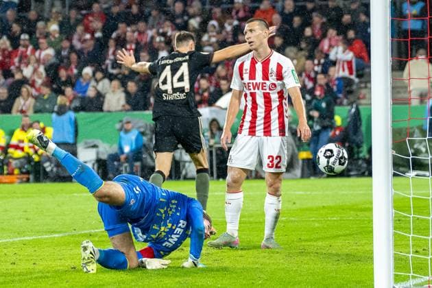 29.10.2025, Fussball: DFB Pokal, Saison 2025 2026, 2. Runde, 1. FC Koeln vs. FC Bayern Muenchen im RheinEnergie Stadion in Koeln. Nach dem Tor zum 4:1 ist Kristoffer Lund Hansen (1. FC Koeln, 32) enttaeuscht. Wichtiger Hinweis: Gemaess den Vorgaben der DFL Deutsche Fussball Liga bzw. des DFB Deutscher Fussball-Bund ist es untersagt, in dem Stadion und oder vom Spiel angefertigte Fotoaufnahmen in Form von Sequenzbildern und oder videoaehnlichen Fotostrecken zu verwerten bzw. verwerten zu lassen. Foto: Kirchner-Media Thomas Haesler Copyright: xKirchner-Media ThomasxHaeslerx