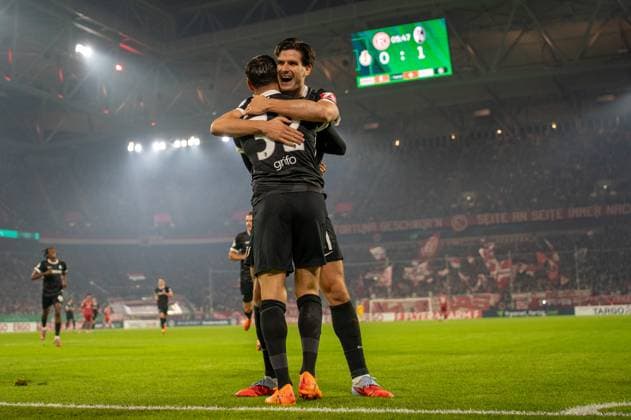 Deutschland: Fussball DFB Pokal 2025 26, 2. Runde - Fortuna Düsseldorf vs SC Freiburg - Merkur Spiel-Arena (Düsseldorf): Tor und Torjubel zum 0:2 durch Vincenzo Grifo (SC Freiburg, 32) Freude, Emotionen, Jubel mit Igor Matanovic (SC Freiburg, 31) Düsseldorf Nordrhein-Westfalen Deutschland Copyright: xCelinaxLeiersx