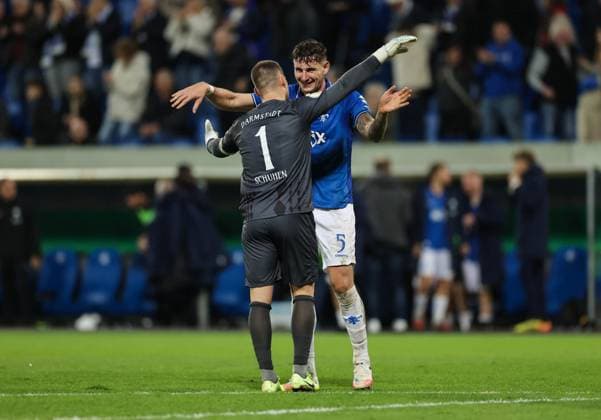 29.10.2025, xdcx, Fussball DFB-Pokal 2. Runde, SV Darmstadt 98 - FC Schalke 04, emonline, emspor, despor, v.l., Torwart Marcel Schuhen (SV Darmstadt 98), Matej Maglica (SV Darmstadt 98) jubelnd bejubelt jubelt jubeln DFL DFB REGULATIONS PROHIBIT ANY USE OF PHOTOGRAPHS AS IMAGE SEQUENCES AND OR QUASI-VIDEO. Copyright: HMBxMedia Claus