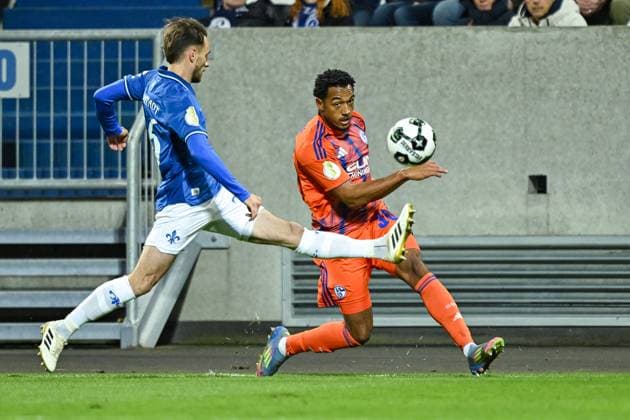 29.10.2025, Fussball, DFB-Pokal, 2. Runde, Saison 2025 2026, FC Schalke 04 - SV Darmstadt 98, Anton Donkor (FC Schalke 04) xRHR-FOTO YYx Copyright: KROEGER RHR-FOTOx RHR-FOTO YY